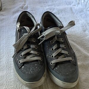 Munro Women's Soft Blue Low-Top Sneakers with Metallic Speckle